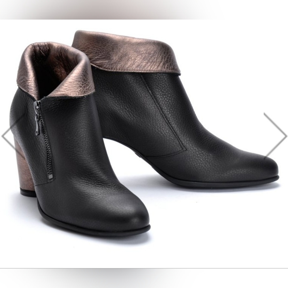 Arche, Black Leather Ankle Boots Zippered, Size 36.